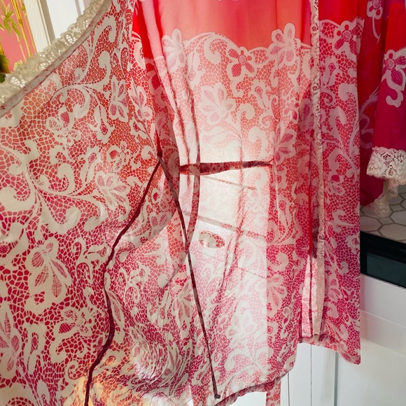 Boho Anthropologie “In Bloom” Silk Sheer Red & Pink🌺Floral & Lace Robe w/Belt - Picture 4 of 16
